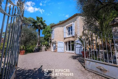 Maison d’architecte de charme au coeur du village préservé du Rouret