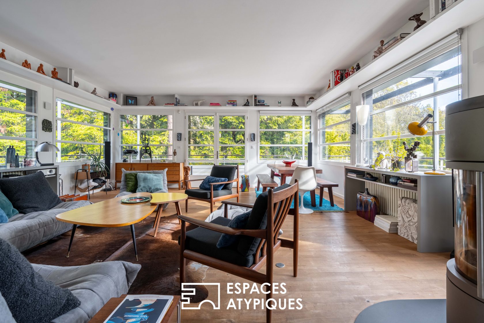 Exceptional architect-designed house with swimming pool