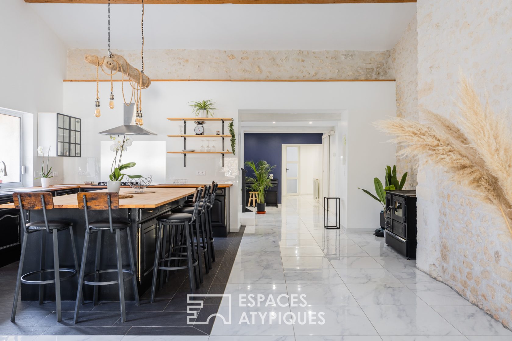 Former wine cellar, renovated, combining spaciousness and character