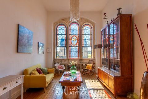 Large, prestigious residence with guest rooms, cottages and private accommodation