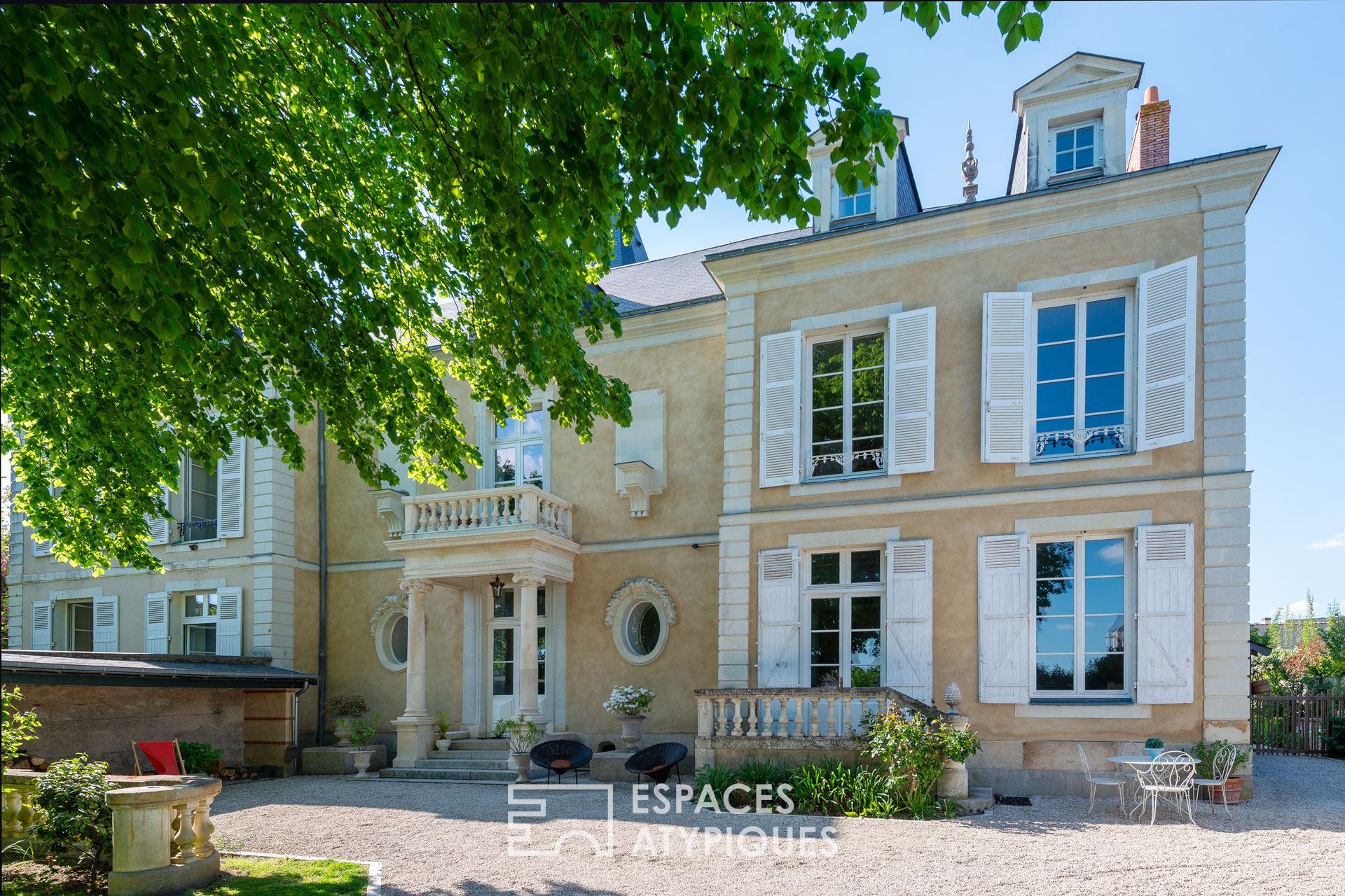 Mansion combining old and contemporary