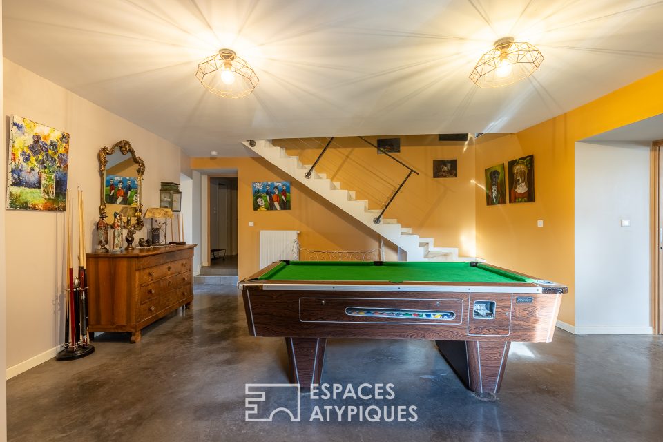 Ancienne ferme de château avec piscine et dépendance