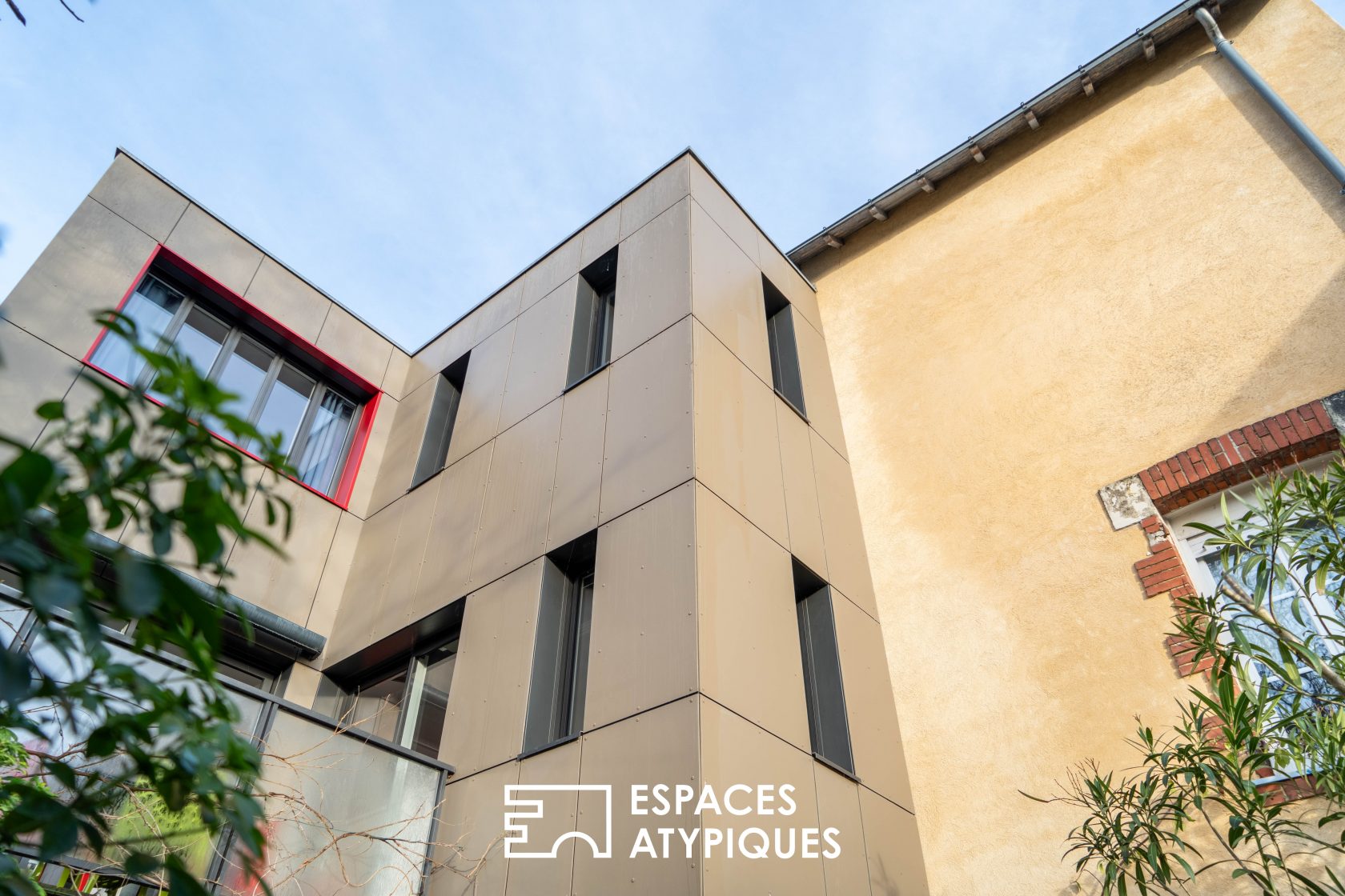 Maison de ville d&rsquo;une superficie de 177 m² avec un garage
