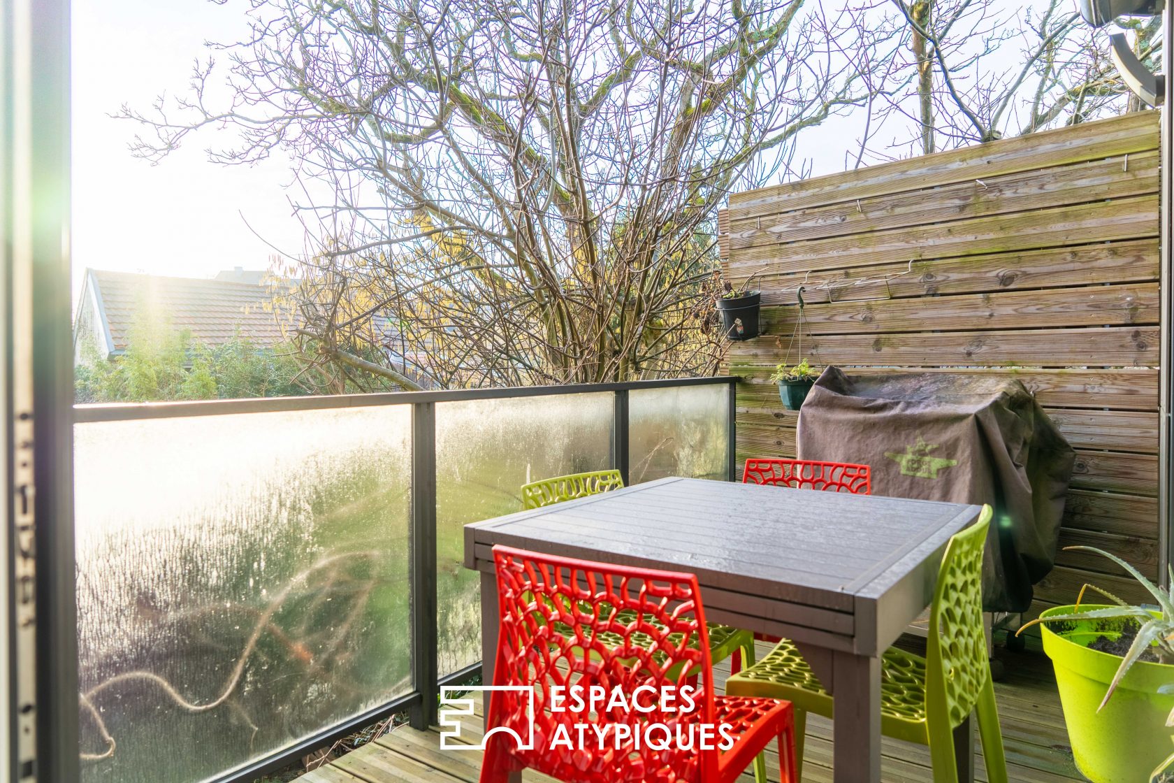 Maison de ville d&rsquo;une superficie de 177 m² avec un garage