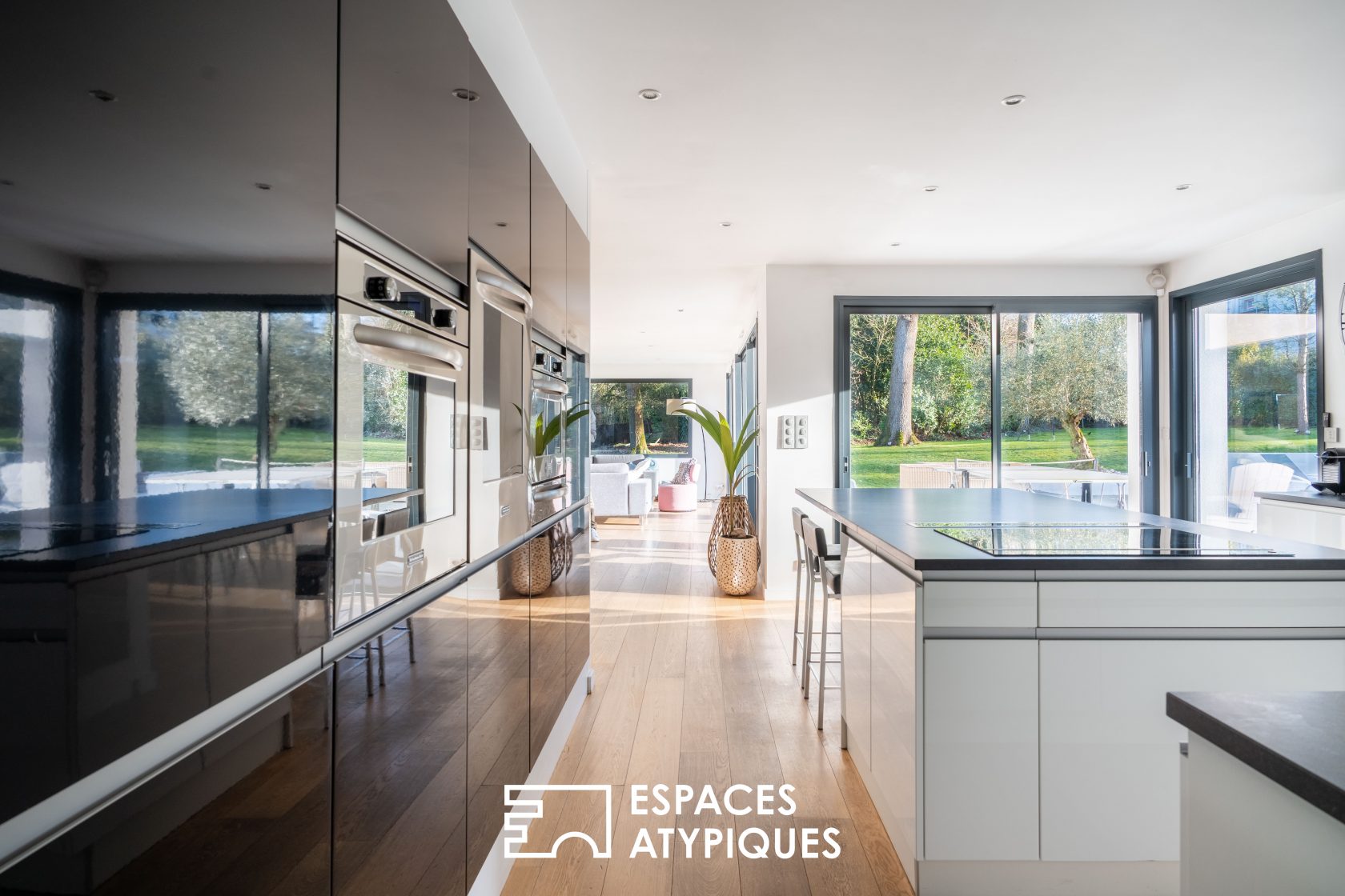 Contemporary architect-designed villa, discreet luxury in Basse-Goulaine