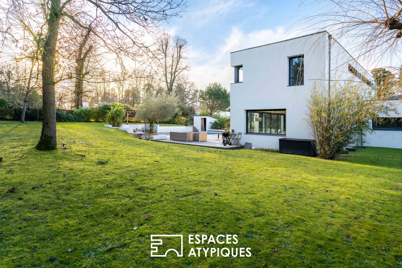 Contemporary architect-designed villa, discreet luxury in Basse-Goulaine