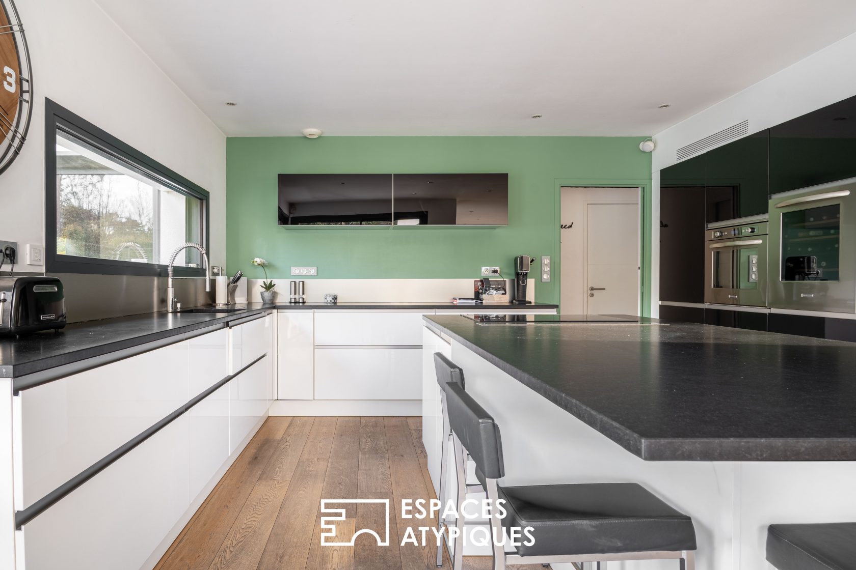 Contemporary architect-designed villa, discreet luxury in Basse-Goulaine