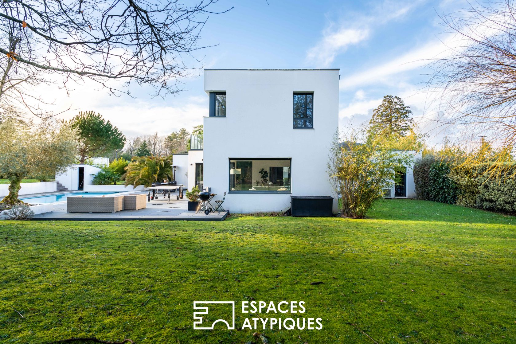 Contemporary architect-designed villa, discreet luxury in Basse-Goulaine