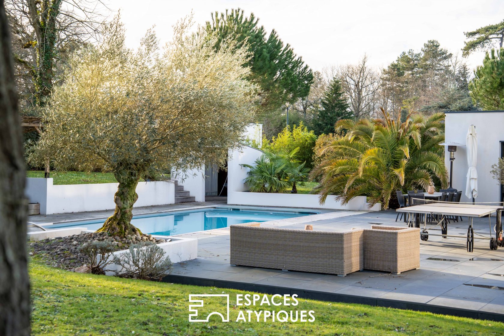 Contemporary architect-designed villa, discreet luxury in Basse-Goulaine