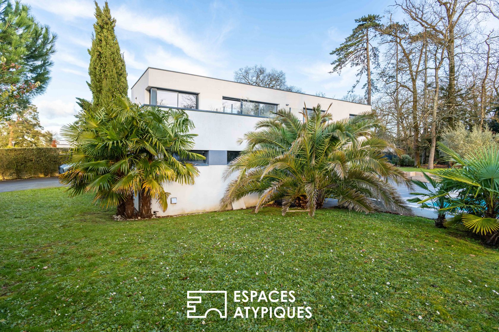 Contemporary architect-designed villa, discreet luxury in Basse-Goulaine