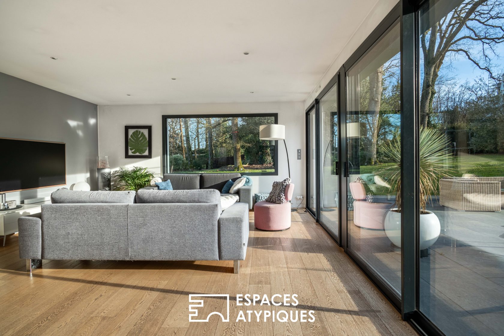 Contemporary architect-designed villa, discreet luxury in Basse-Goulaine