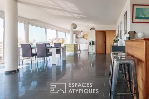 Penthouse lumineux à la vue panoramique et son garage XXL