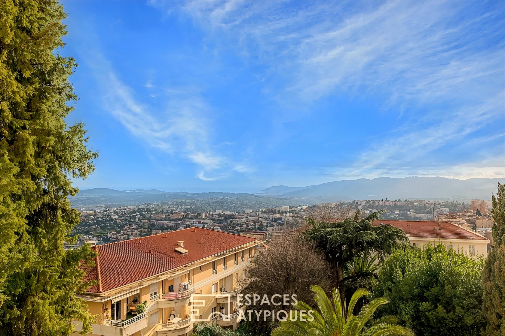 Élégance Bourgeoise au Grand Palais de Grasse