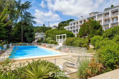 Signature 70’s style with a view of the Clain river, a potential to be revealed