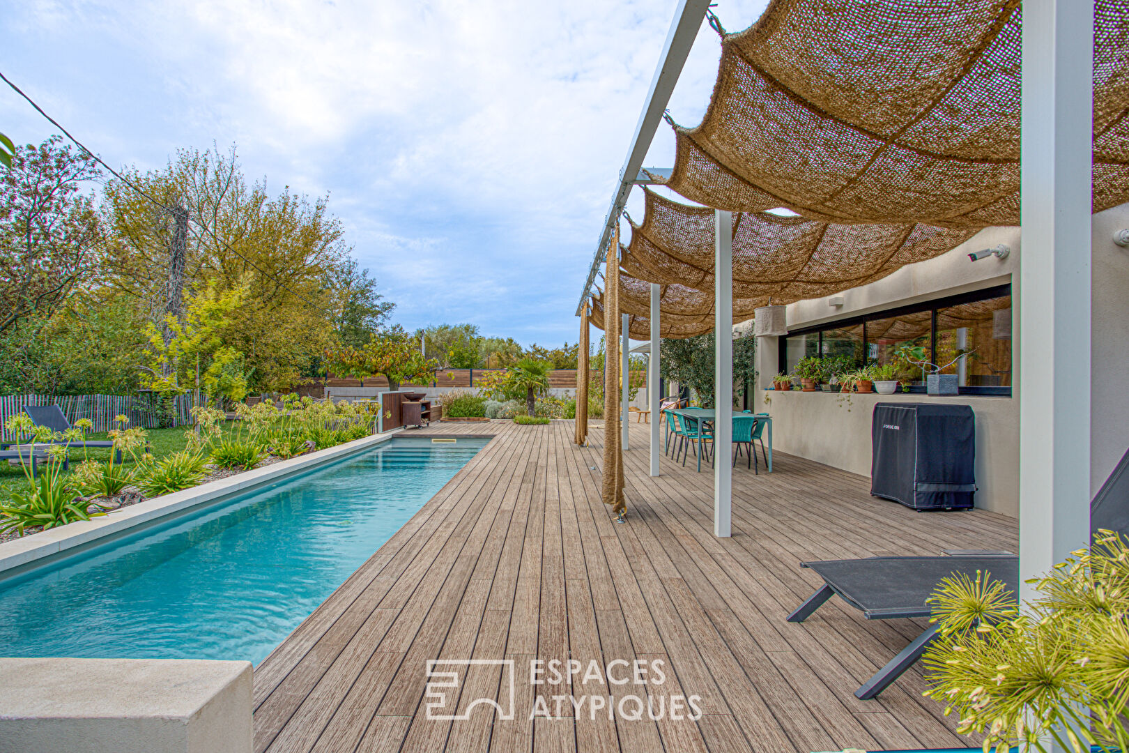 Élégante maison d&rsquo;architecte en bord de Sorgue