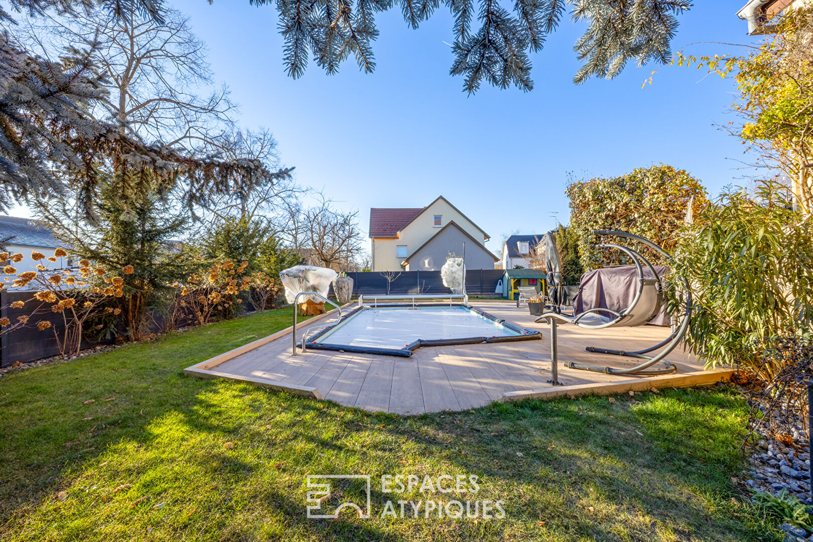 Maison d&rsquo;architecte rénovée avec piscine au coeur des maraîchers