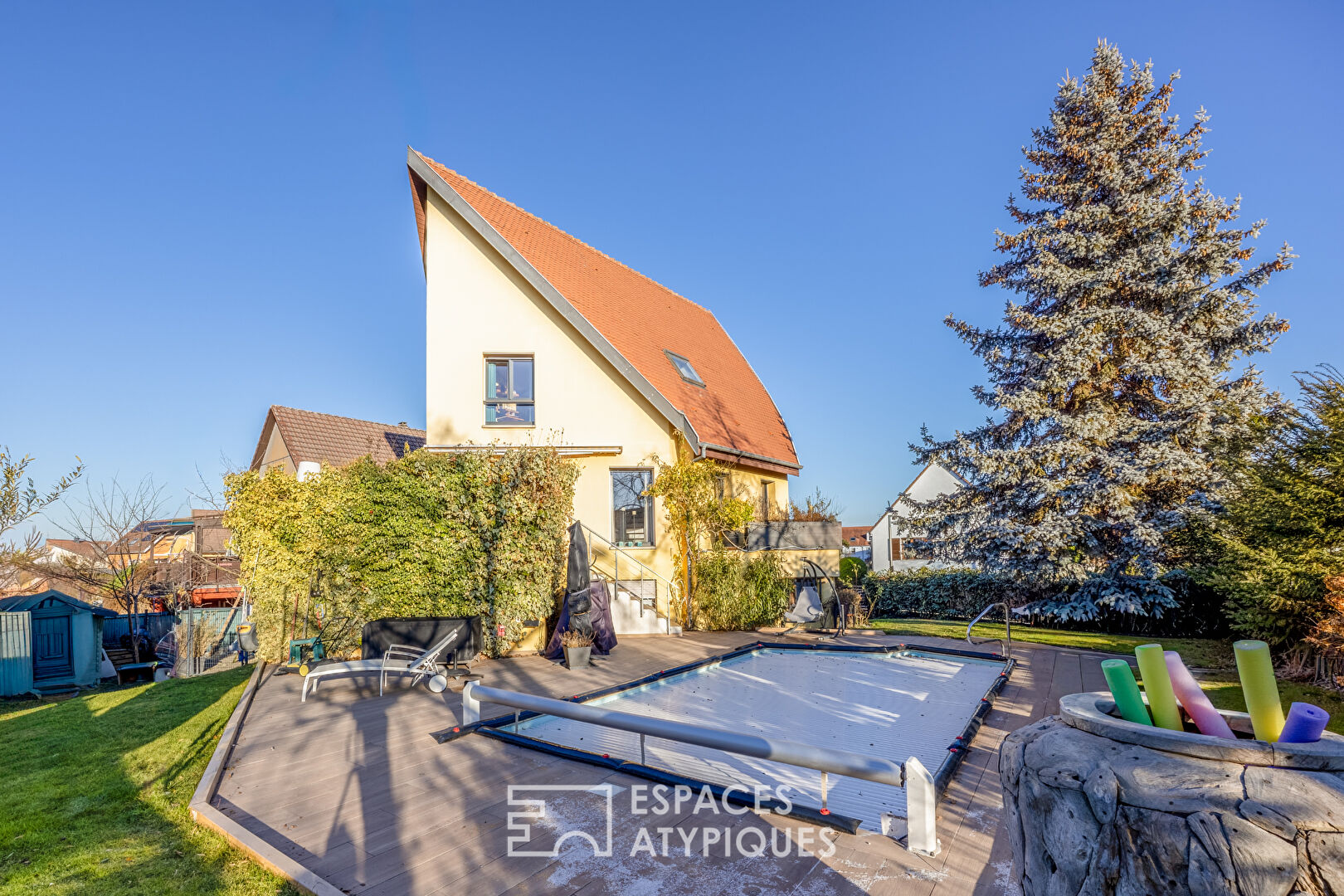 Maison d&rsquo;architecte rénovée avec piscine au coeur des maraîchers