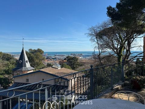 Maison de caractère dans un écrin de verdure face au port