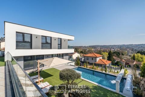 Maison contemporaine d&rsquo;architecte avec vue panoramique et piscine