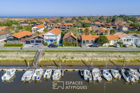 Wooden house on the waterfront in the Port with a view of Canelot