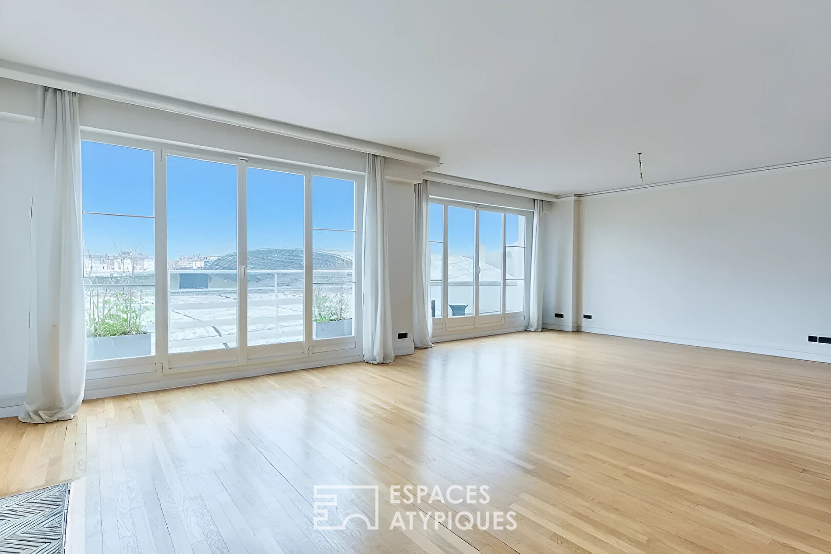 Avant dernier étage de prestige avec balcons et vue dominante – Quartier Molitor