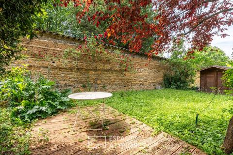 Old apartment in the city center with garden, cellars and attic