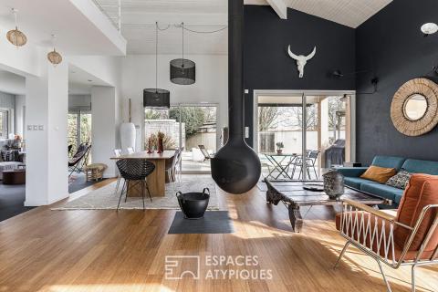 Modernist villa with swimming pool and landscaped garden