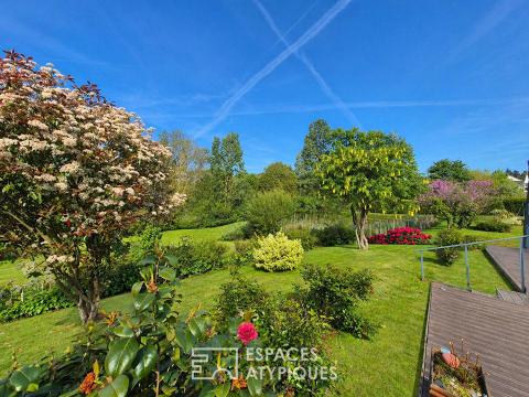 Le Mené, house with building plot, sheds and pond