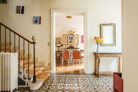 Bourgeois elegance in the heart of the city: family home with garden and garage