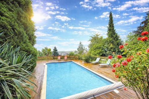 demeure familiale avec panorama d&rsquo;exception, jardin et piscine