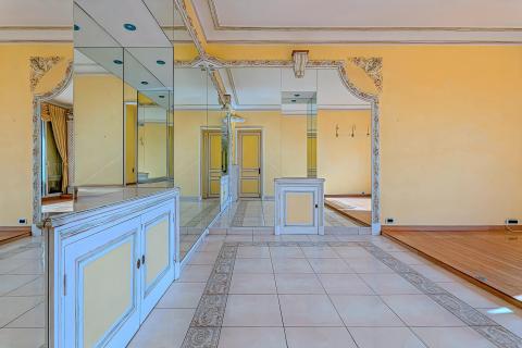 Élégance historique et panorama azuréen au Parc Continental