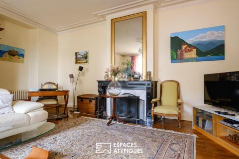 Bourgeois elegance in the heart of the city: family home with garden and garage