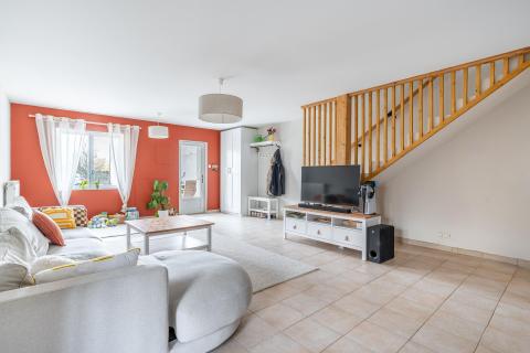 Maison de village avec studio indépendant et jardin au coeur du beaujolais