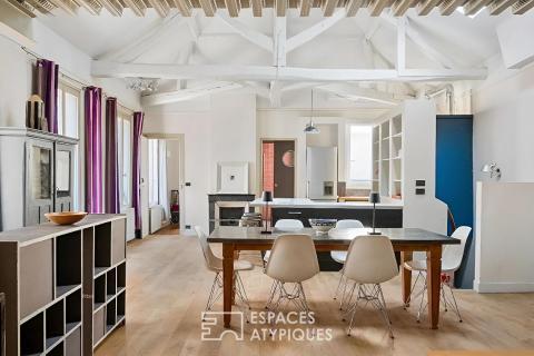 Loft en étage avec charpente apparente aux Batignolles