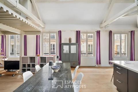 Loft en étage avec charpente apparente aux Batignolles