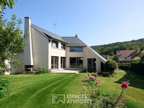 La maison à l&rsquo;architecture atypique avec jardin