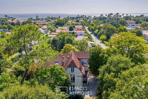 Elegant mansion with authentic charm, a stone’s throw from the Arcachon Bay