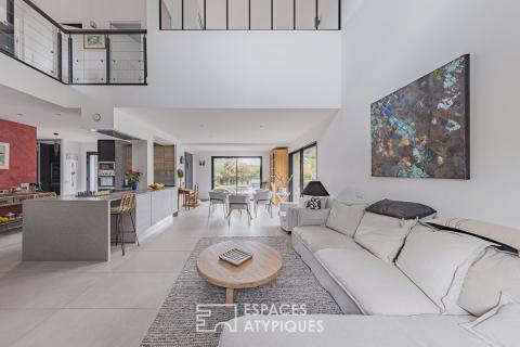 Unique contemporary architecture in a privileged setting