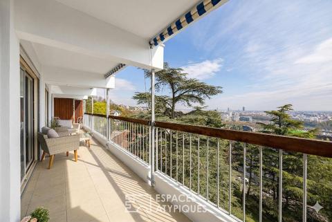 Appartement rénové avec terrasse et vue sur Lyon et la chaîne des Alpes