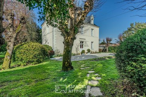 Élégante Maison de Maître avec Piscine et Dépendances à Haute Goulaine