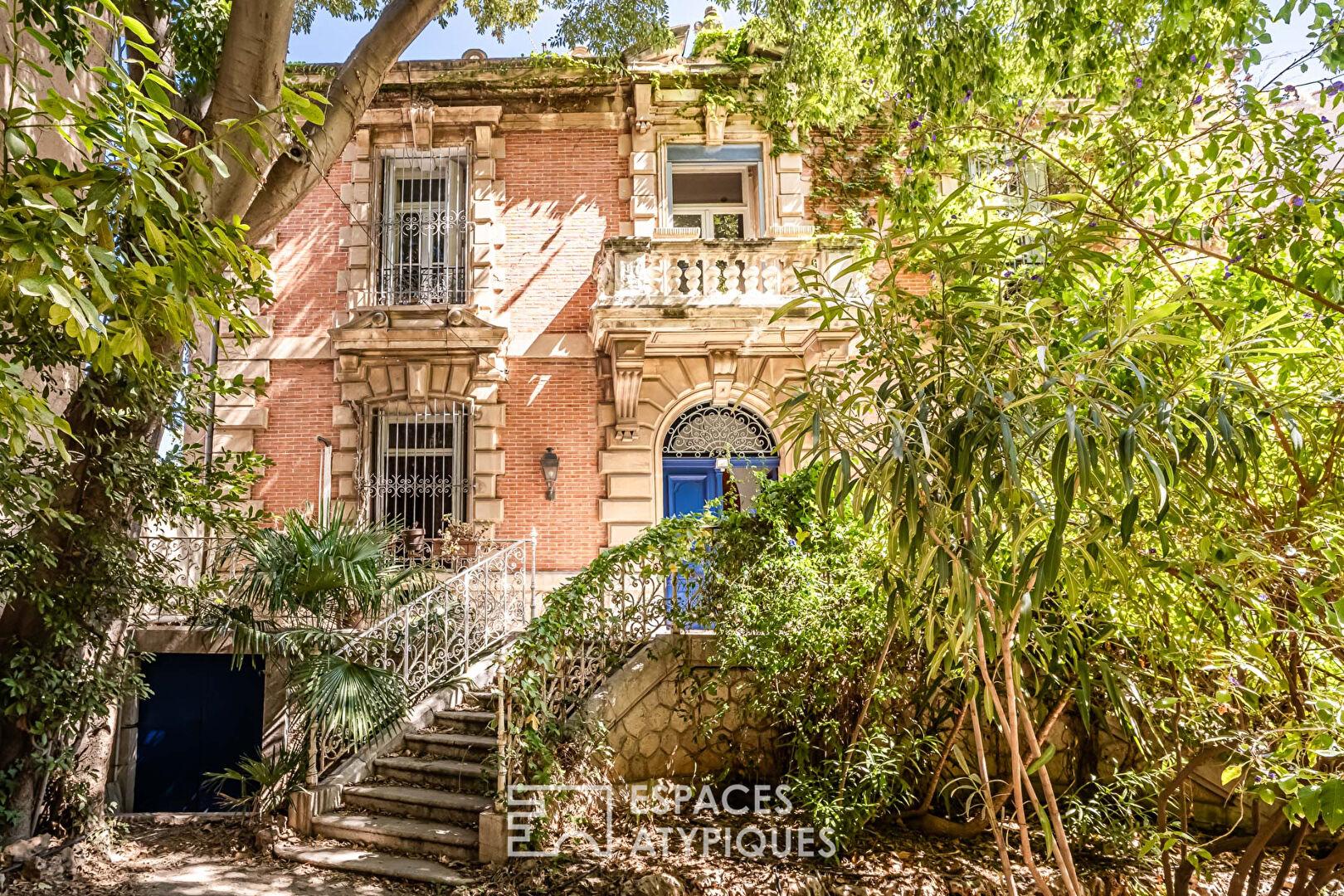 Demeure historique baignée de lumière, avec jardins, au cœur de la ville