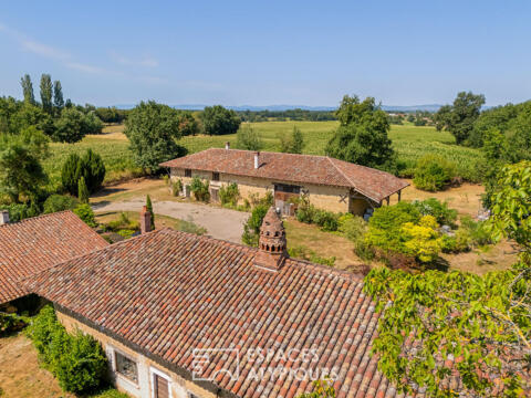 Corps de ferme de 290 m² avec dépendances à Saint-Etienne-sur-Reyssouze