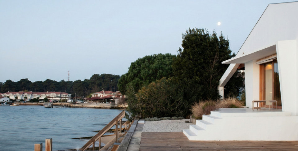 Visite Atypique au Cap Ferret : L&rsquo;Art de sublimer l&rsquo;Atypique avec l&rsquo;Architecte Maxime Donnat