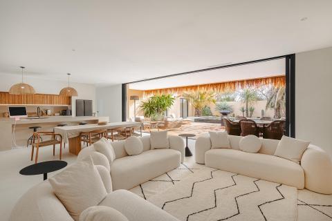 Contemporary with exceptional features