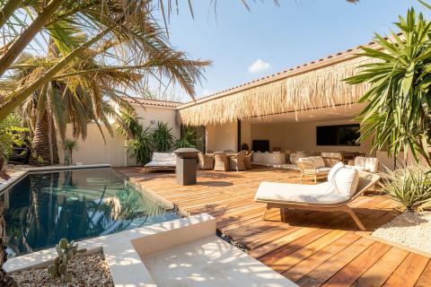 Contemporary with exceptional features