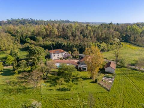 Corps de Ferme de Caractère sur son Parc de 2,5 Hectares