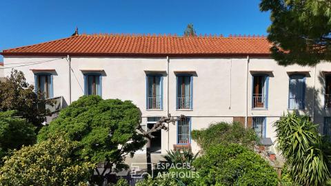 Large character property with apartments close to the beaches