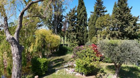 Large character property with apartments close to the beaches