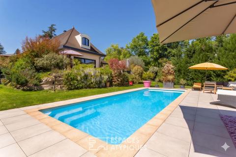 Maison de charme raffinée avec jardin bucolique et piscine