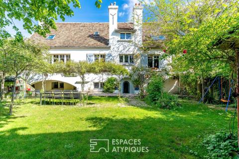 La maison historique en plein centre ville avec jardin